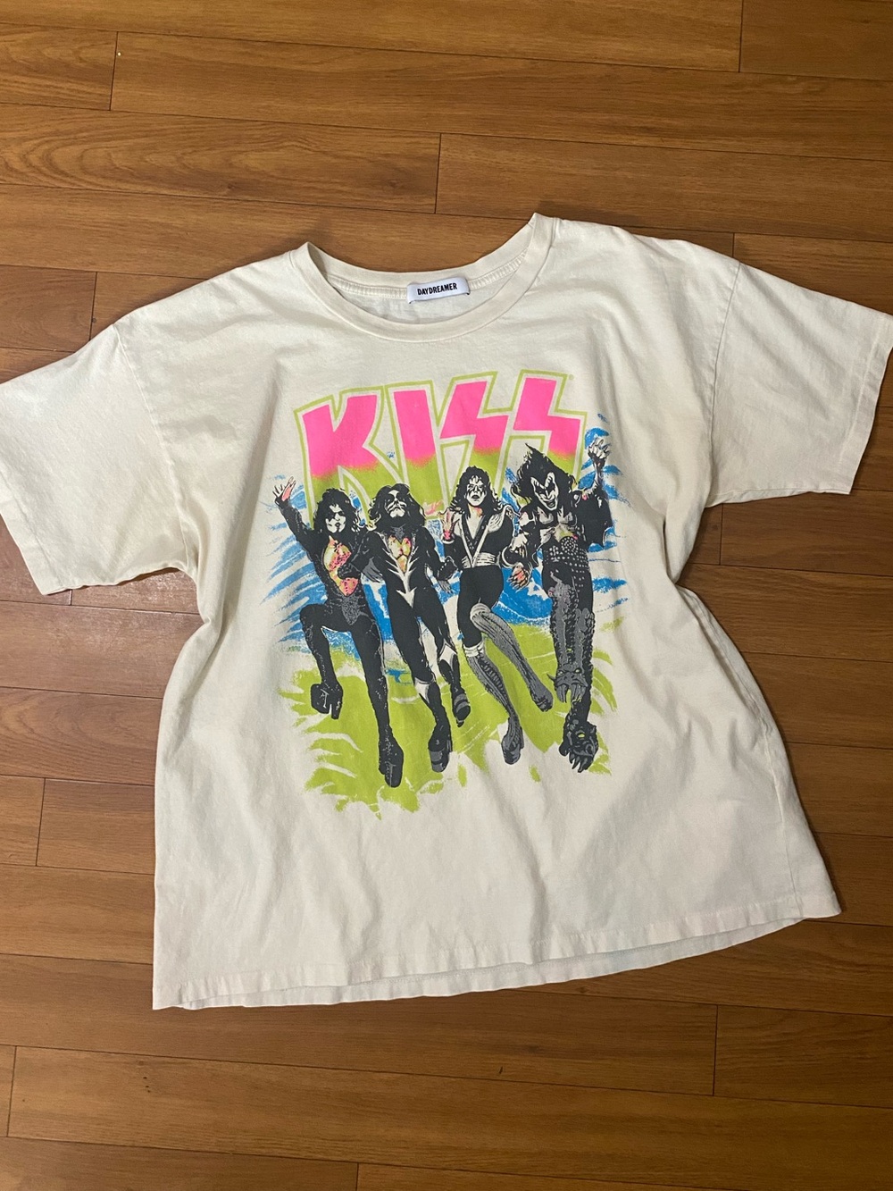 Daydreamer Cream KISS Graphic Tee | Size medium